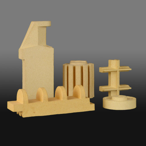 4 keramické díly sloužící jako součástky pro topná zařízení